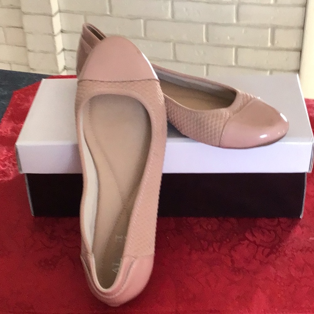 Women’s flats